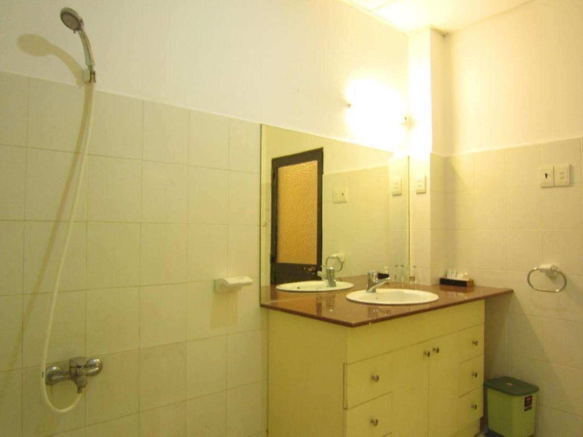 Готель Reddoorz @ Pham Ngu Lao Street 3 Хошимін Екстер'єр фото