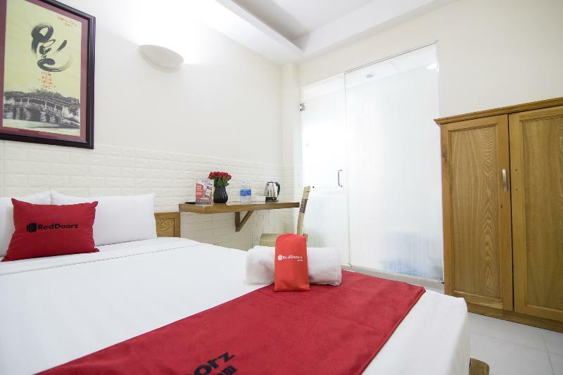 Готель Reddoorz @ Pham Ngu Lao Street 3 Хошимін Екстер'єр фото
