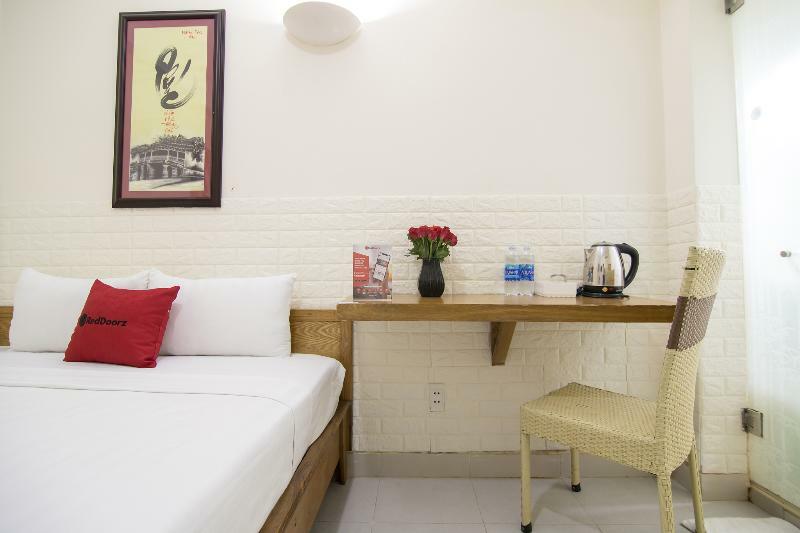 Готель Reddoorz @ Pham Ngu Lao Street 3 Хошимін Екстер'єр фото