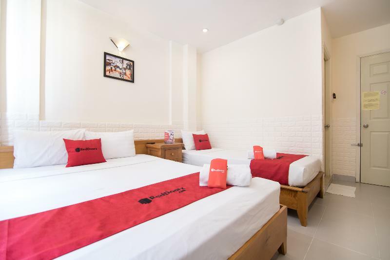 Готель Reddoorz @ Pham Ngu Lao Street 3 Хошимін Екстер'єр фото