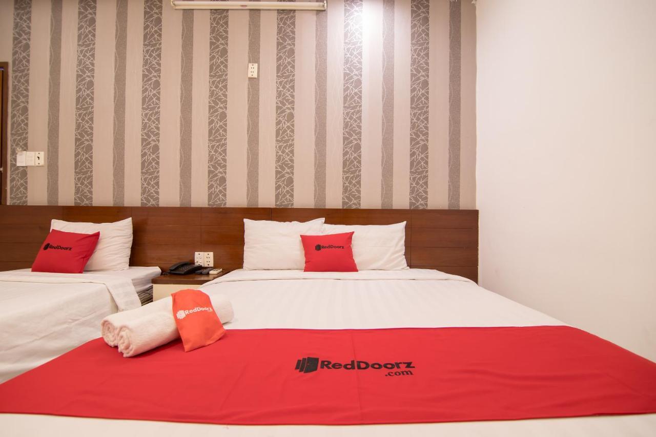 Готель Reddoorz @ Pham Ngu Lao Street 3 Хошимін Екстер'єр фото
